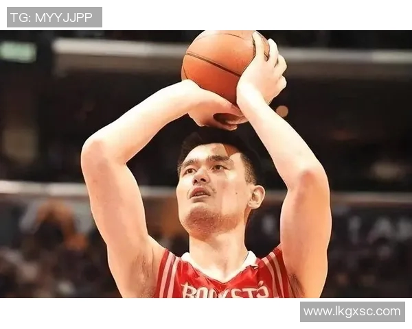 姚明膝盖受伤引发关注球迷期待他早日康复重返赛场