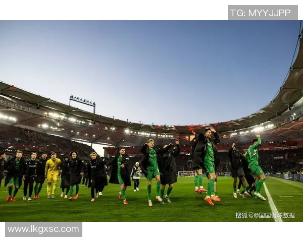 法兰克福全面调整取得连胜,德甲排名持续上升势头强劲 法兰克福全面调整取得连胜,德甲排名持续上升势头强劲