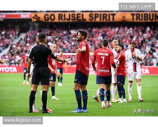 里尔主场完胜第戎,法甲争冠热度再次升温 里尔主场完胜第戎,法甲争冠热度再次升温